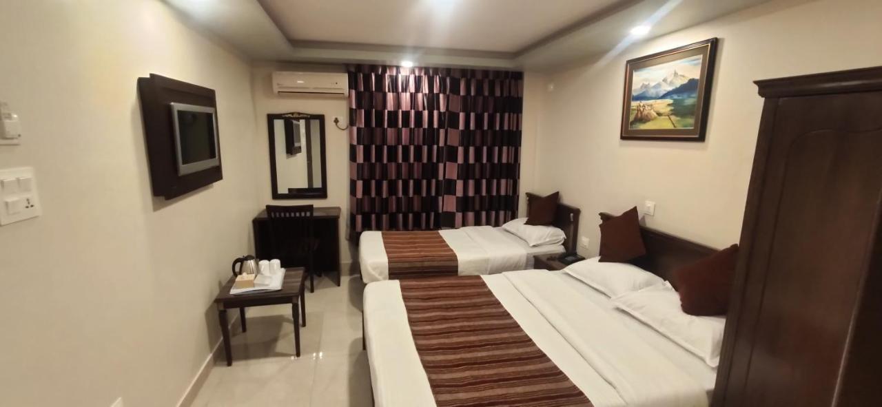 Hotel Pipal Tree Катманду Екстериор снимка