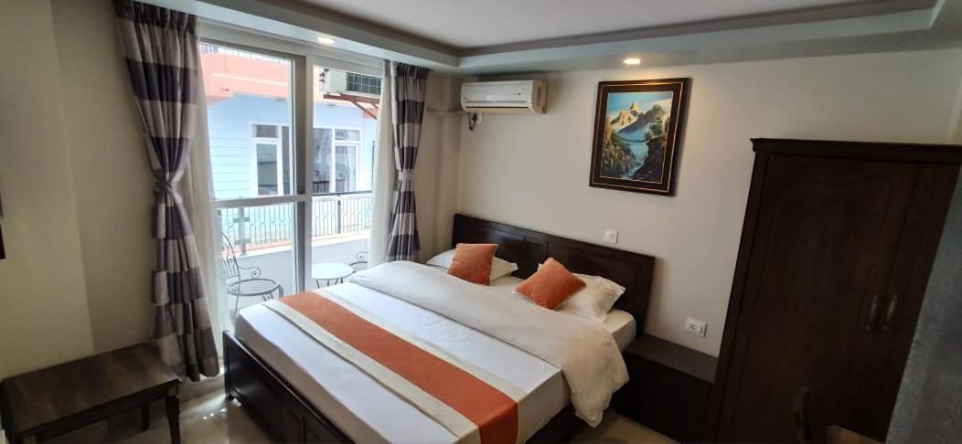 Hotel Pipal Tree Катманду Екстериор снимка