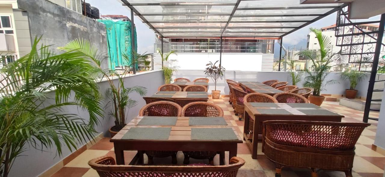 Hotel Pipal Tree Катманду Екстериор снимка