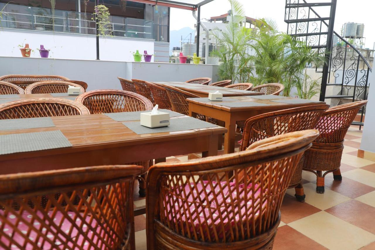 Hotel Pipal Tree Катманду Екстериор снимка