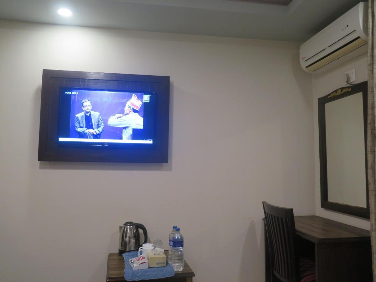 Hotel Pipal Tree Катманду Екстериор снимка