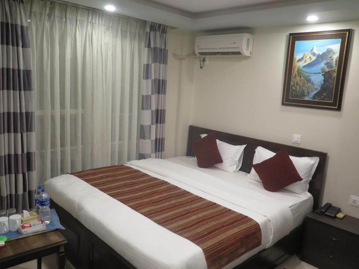 Hotel Pipal Tree Катманду Екстериор снимка