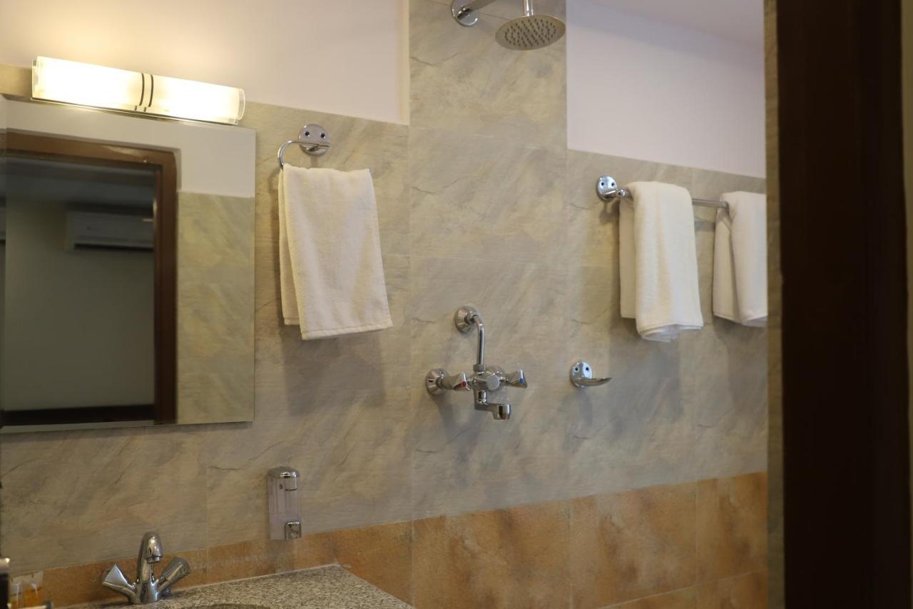 Hotel Pipal Tree Катманду Екстериор снимка