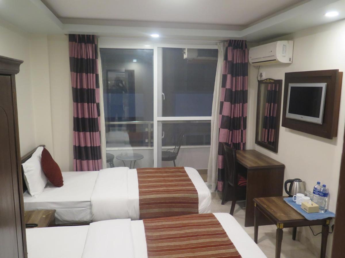 Hotel Pipal Tree Катманду Екстериор снимка