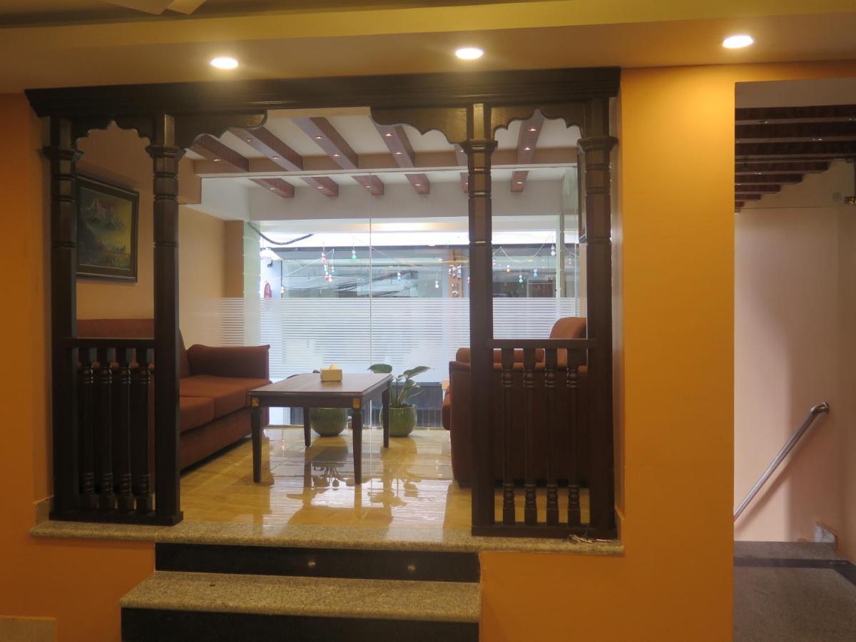 Hotel Pipal Tree Катманду Екстериор снимка