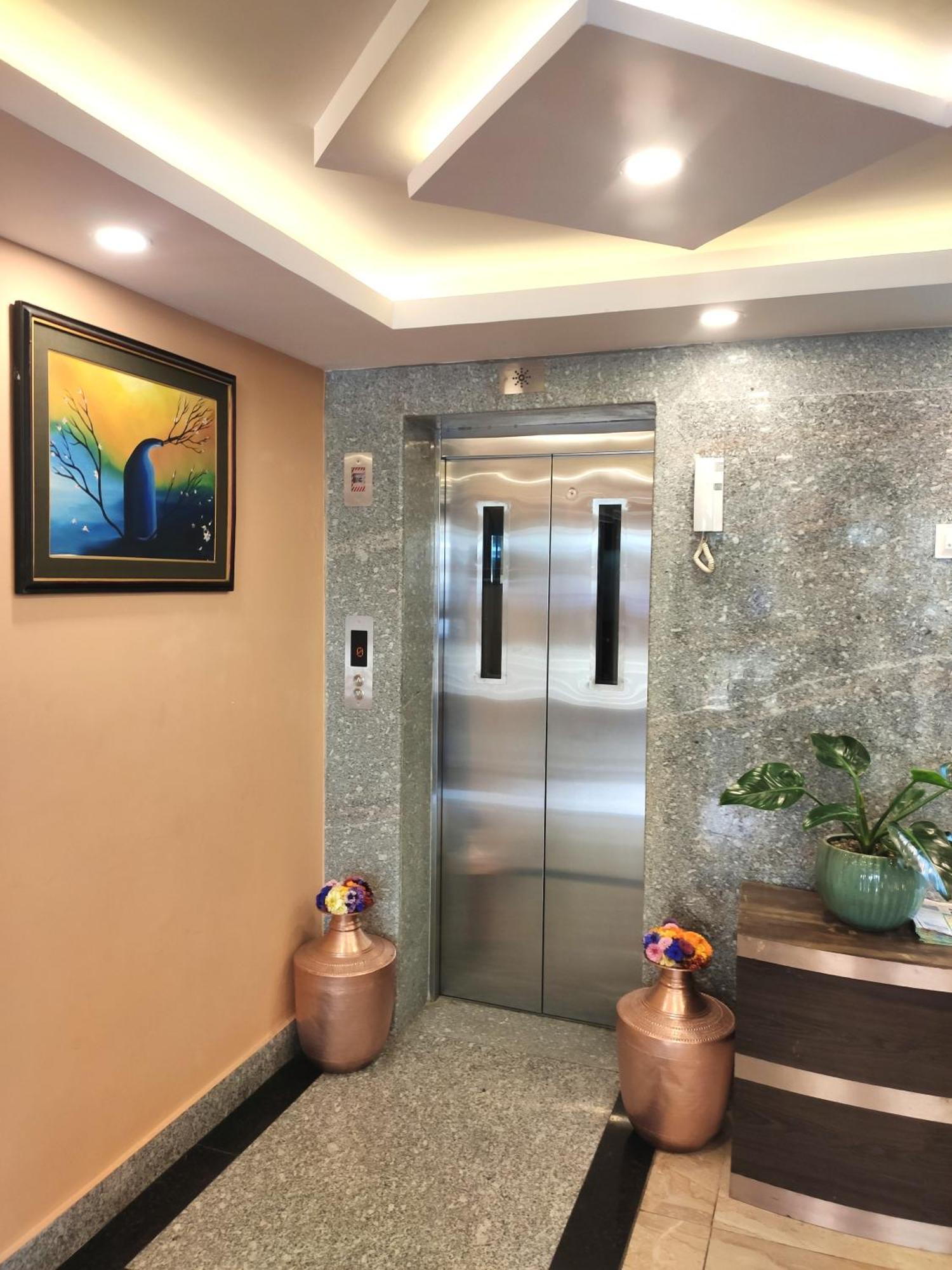 Hotel Pipal Tree Катманду Екстериор снимка